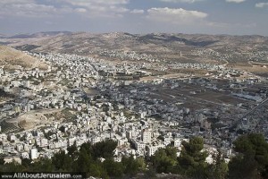 Sichem en Samarie entres le Mont Garizim et le Mont Hébal (Deutéronome 11, 29)