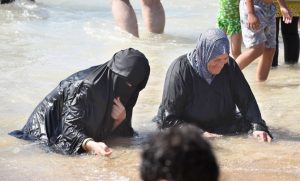 Des musulmanes à la plage de Tel Aviv pour Id El Fitter