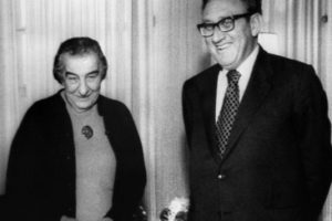 Le Premier Ministre Golda Meir et le Secrétaire d'Etat Henri Kissinger